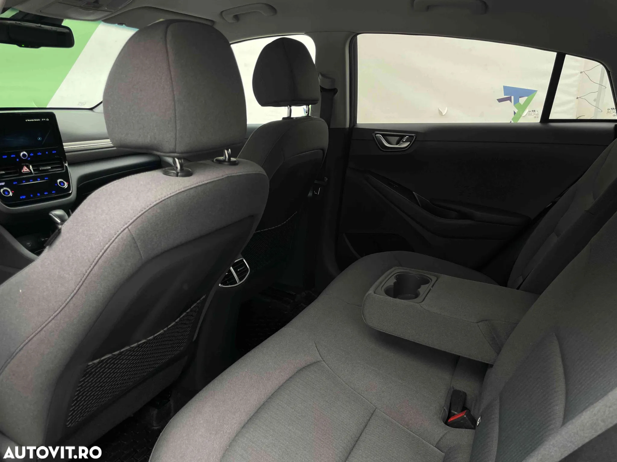 Hyundai IONIQ - 15