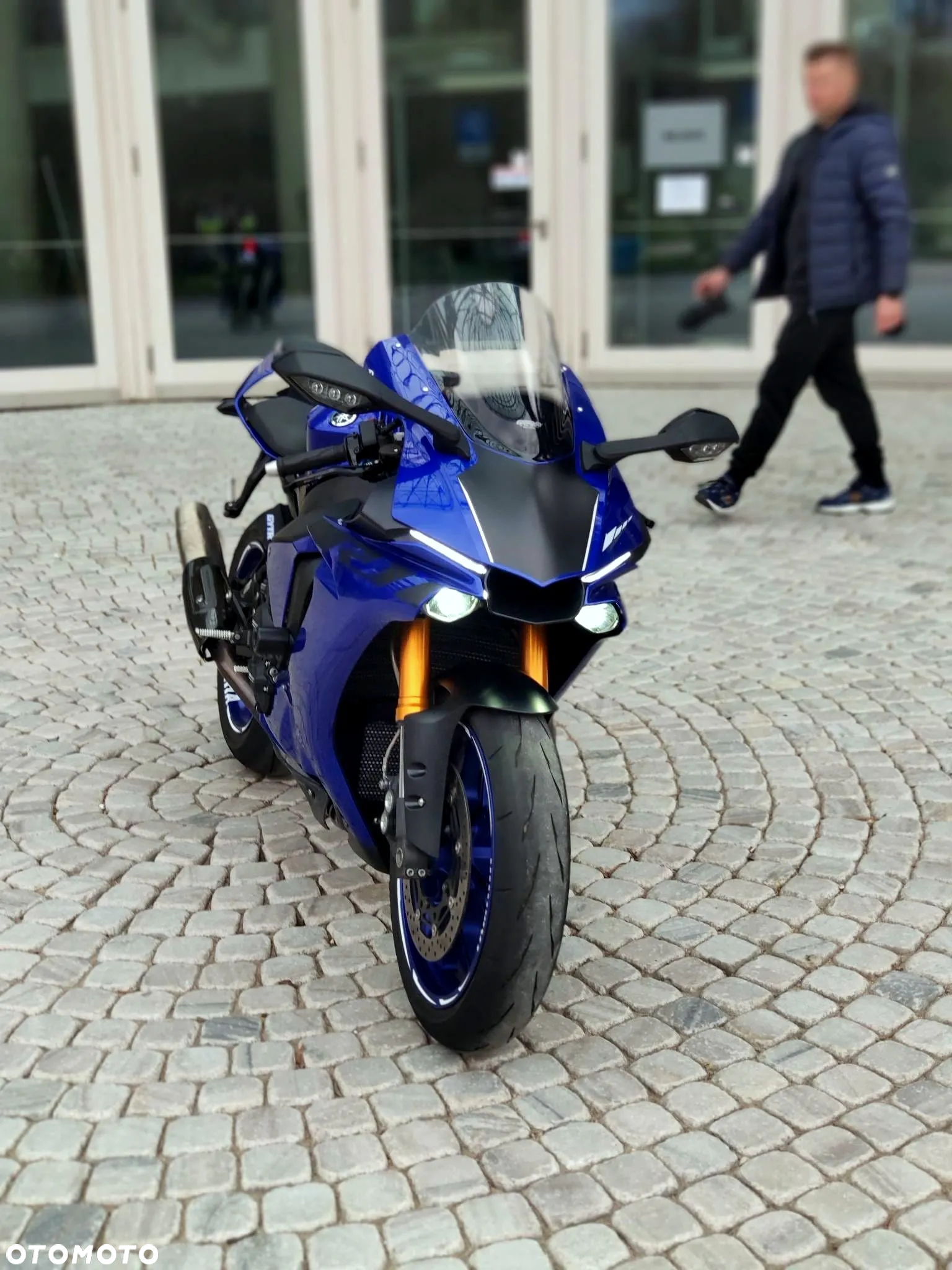 Yamaha R1 - 4