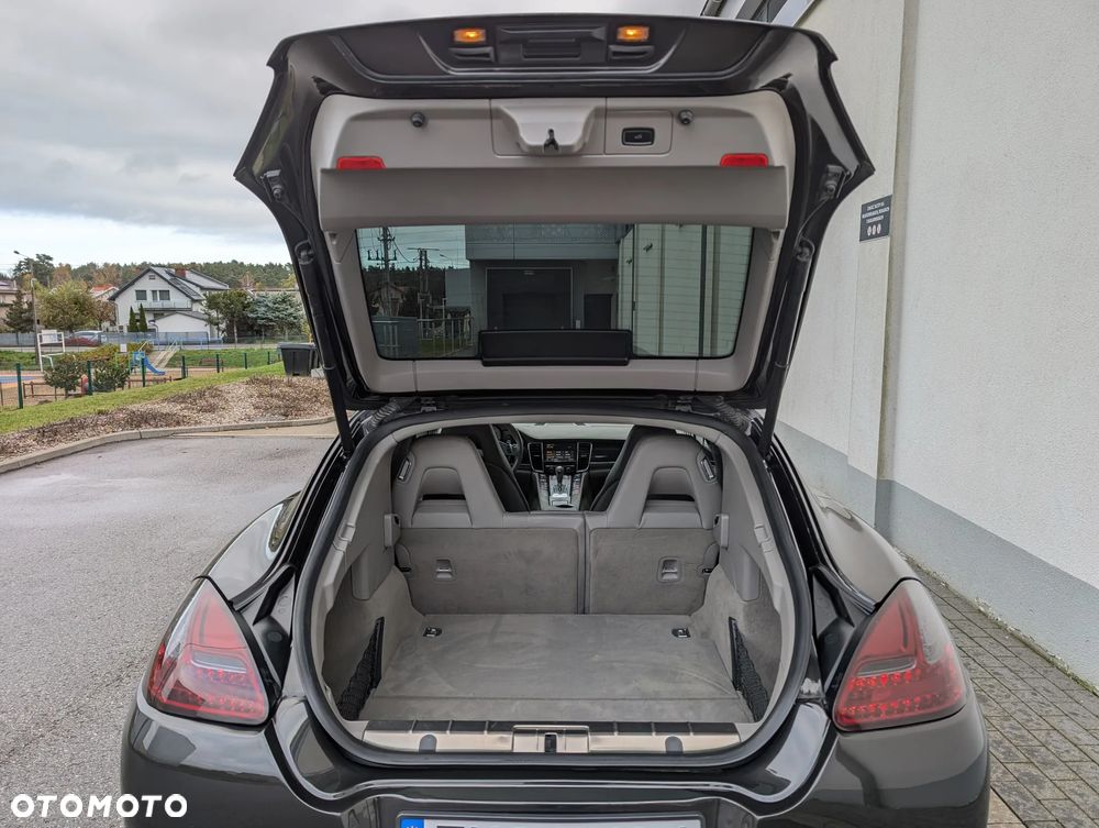 Porsche Panamera 4S PDK - 22