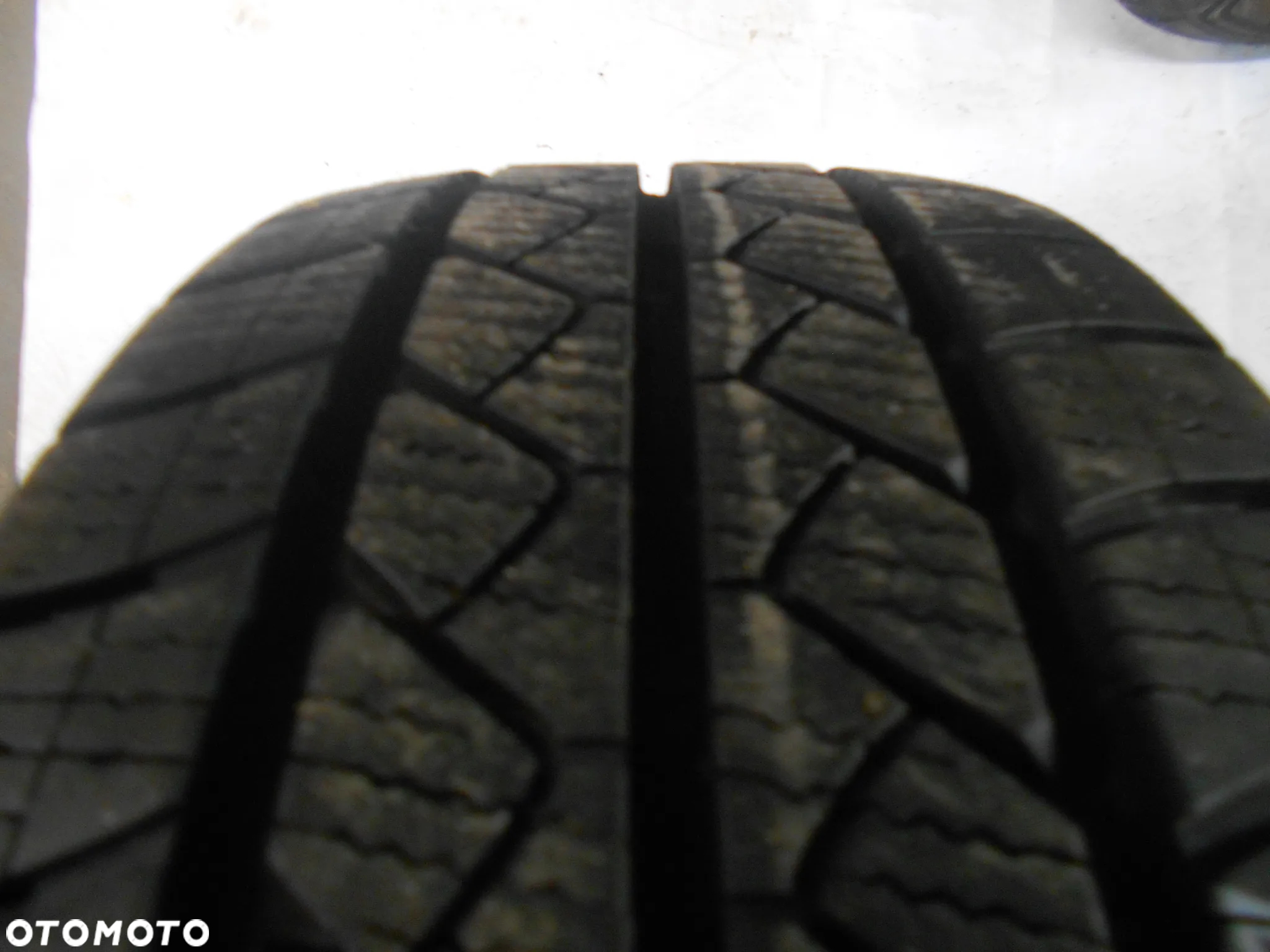 OPONA POJEDYNKA  215/65R16C GOODYEAR VECTOR 4 SEASONS CARGO DOT 4622 9MM - 2