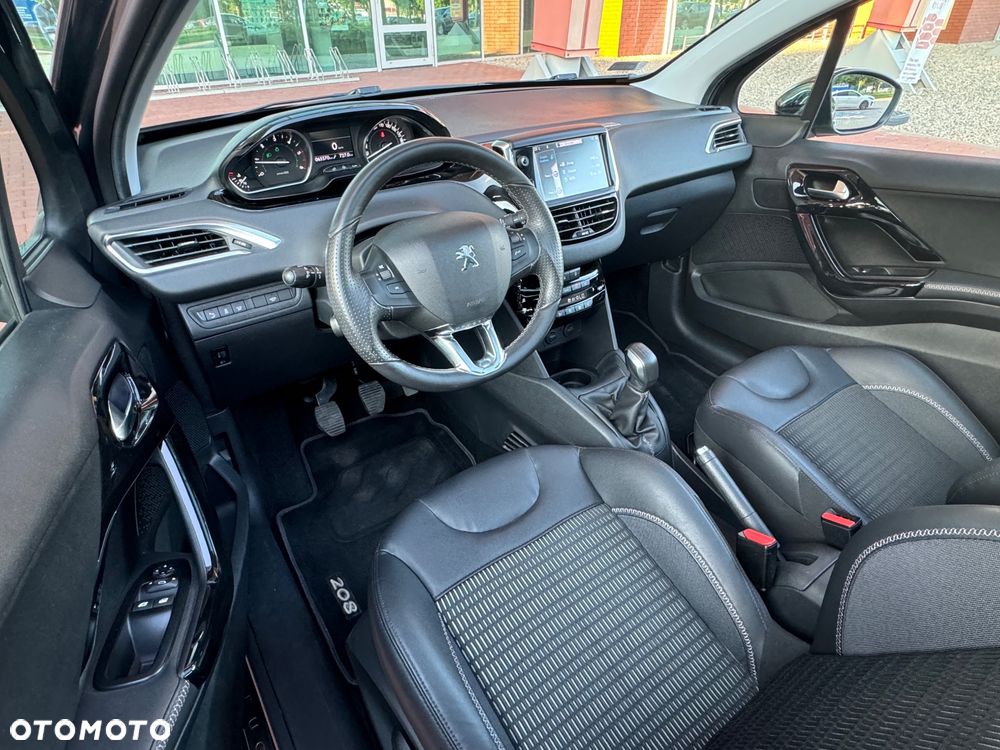 Peugeot 208 - 18