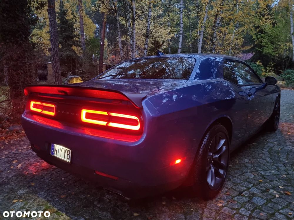 Dodge Challenger 6.4 Scat Pack - 25