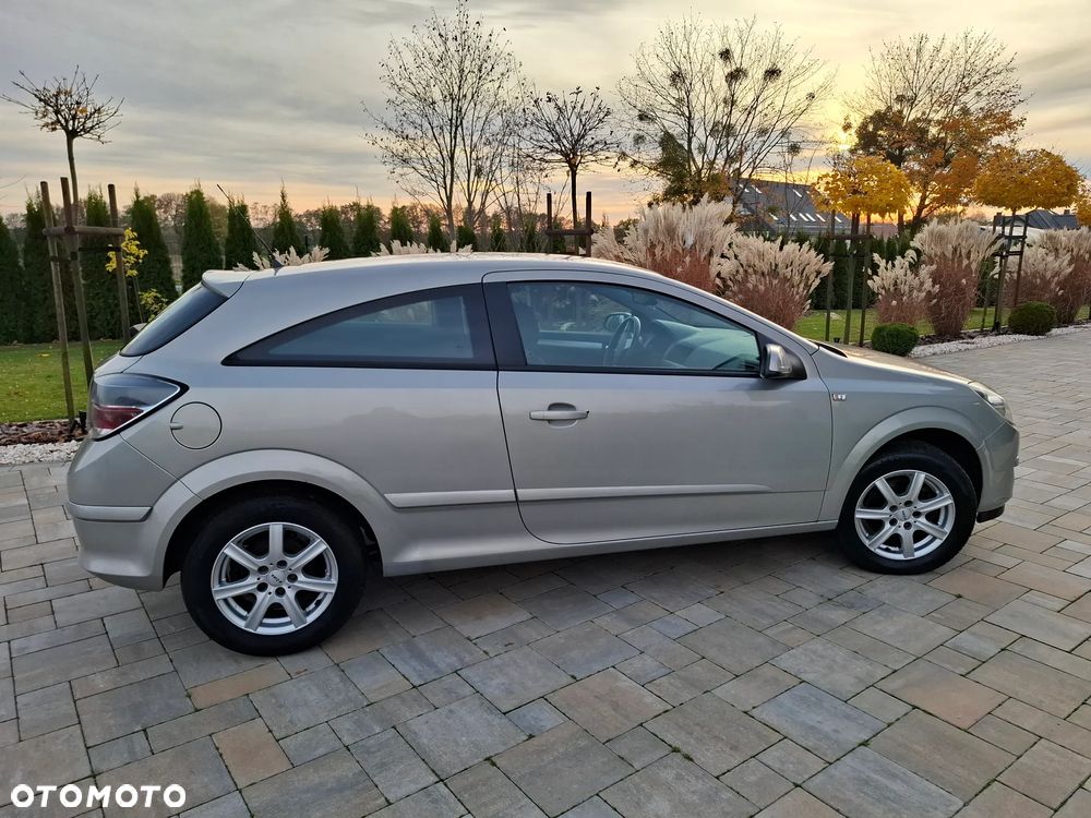 Opel Astra III GTC 1.4 Enjoy - 19