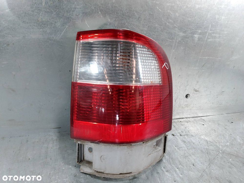 LAMPA TYLNA PRAWA FORD GALAXY MK II 964466  964464 - 3