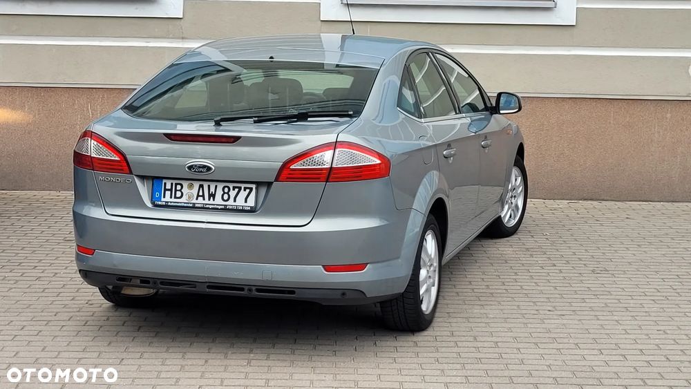Ford Mondeo 2.0 Ghia - 13