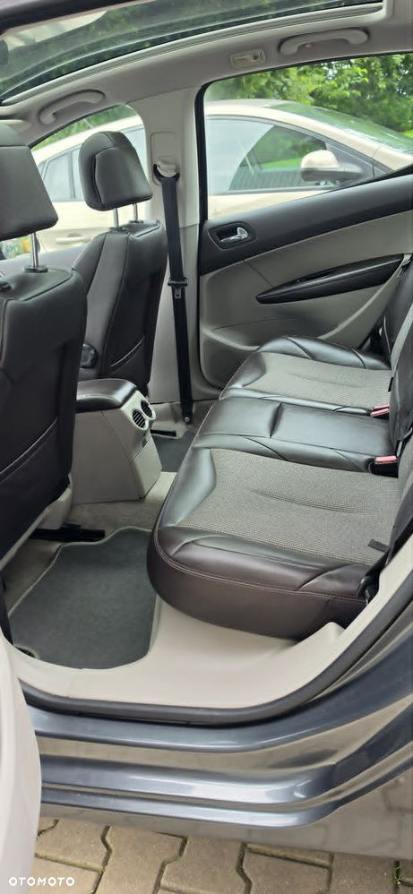 Peugeot 308 HDi FAP 135 Platinum - 23