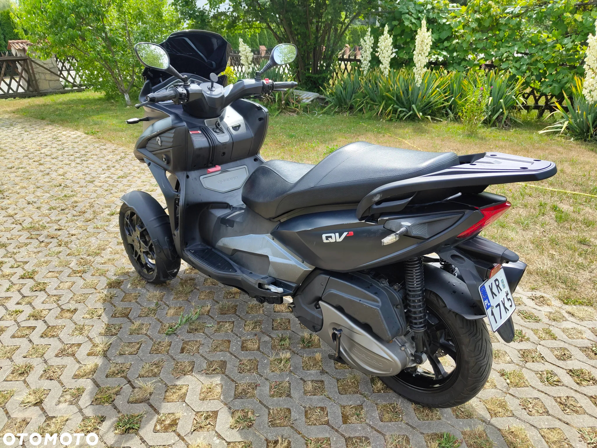 Piaggio MP-3 - 11