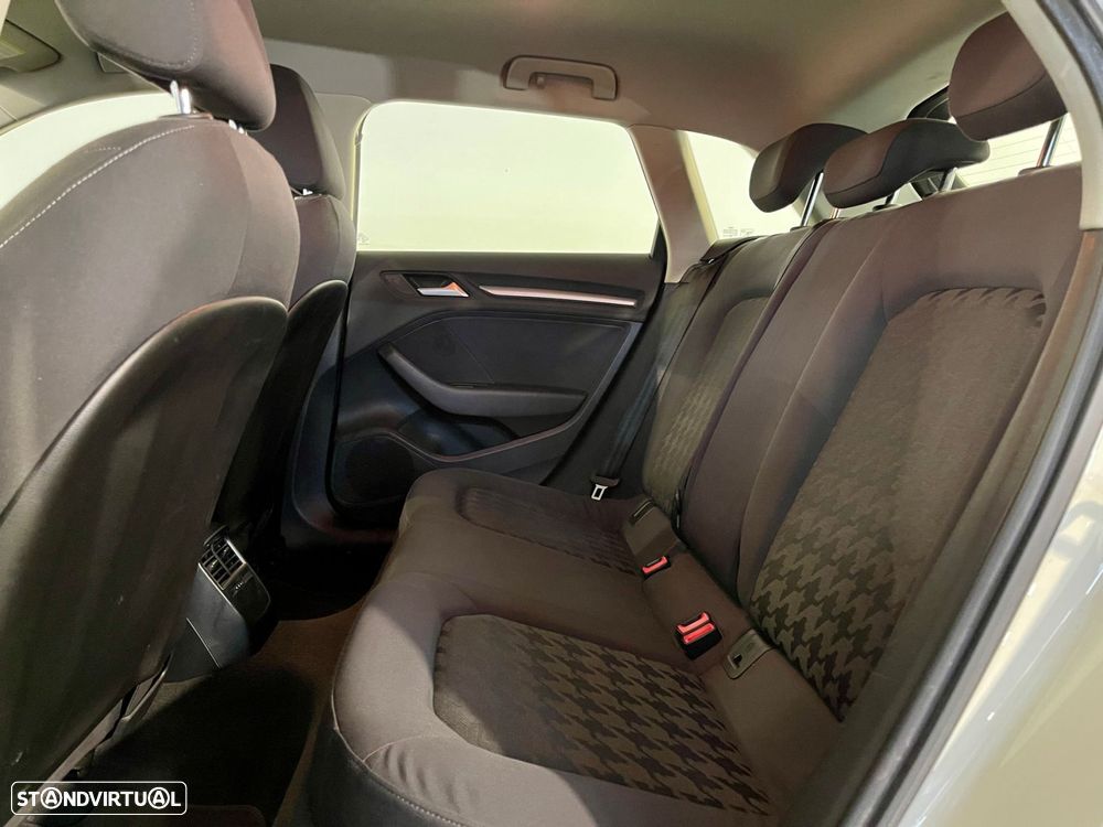 Audi A3 Sportback 1.6 TDI Advance - 6
