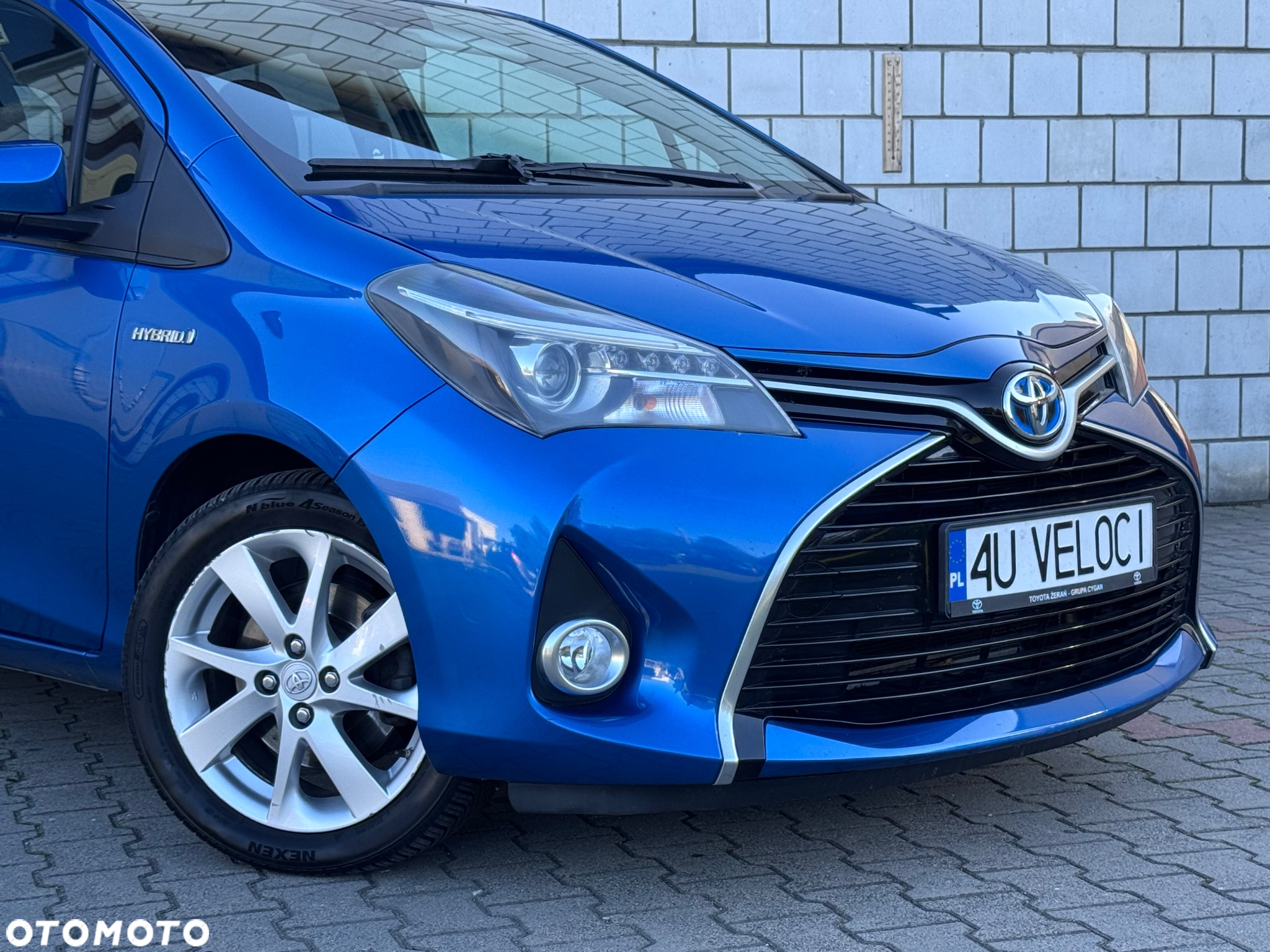 Toyota Yaris Hybrid 100 Premium - 17