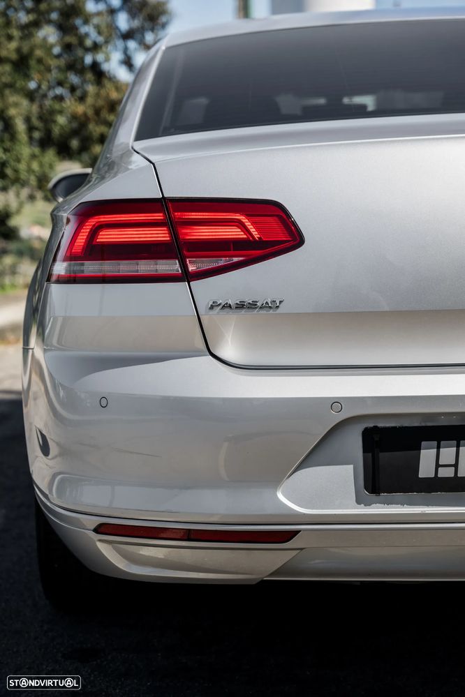 VW Passat 2.0 TDI Highline - 17