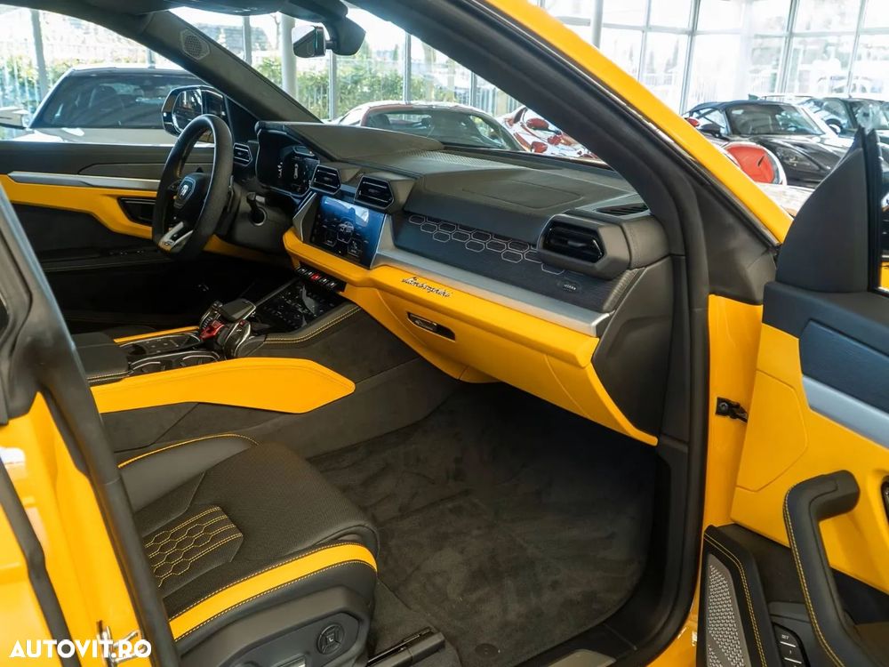 Lamborghini URUS - 25