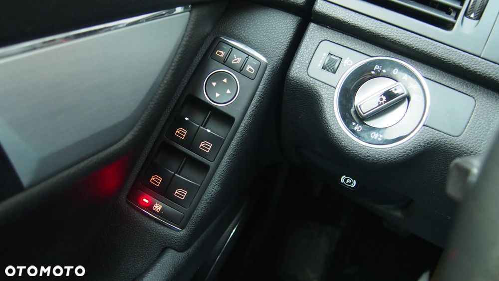 Mercedes-Benz Klasa C 180 Kompressor BlueEFFICIENCY Elegance - 22