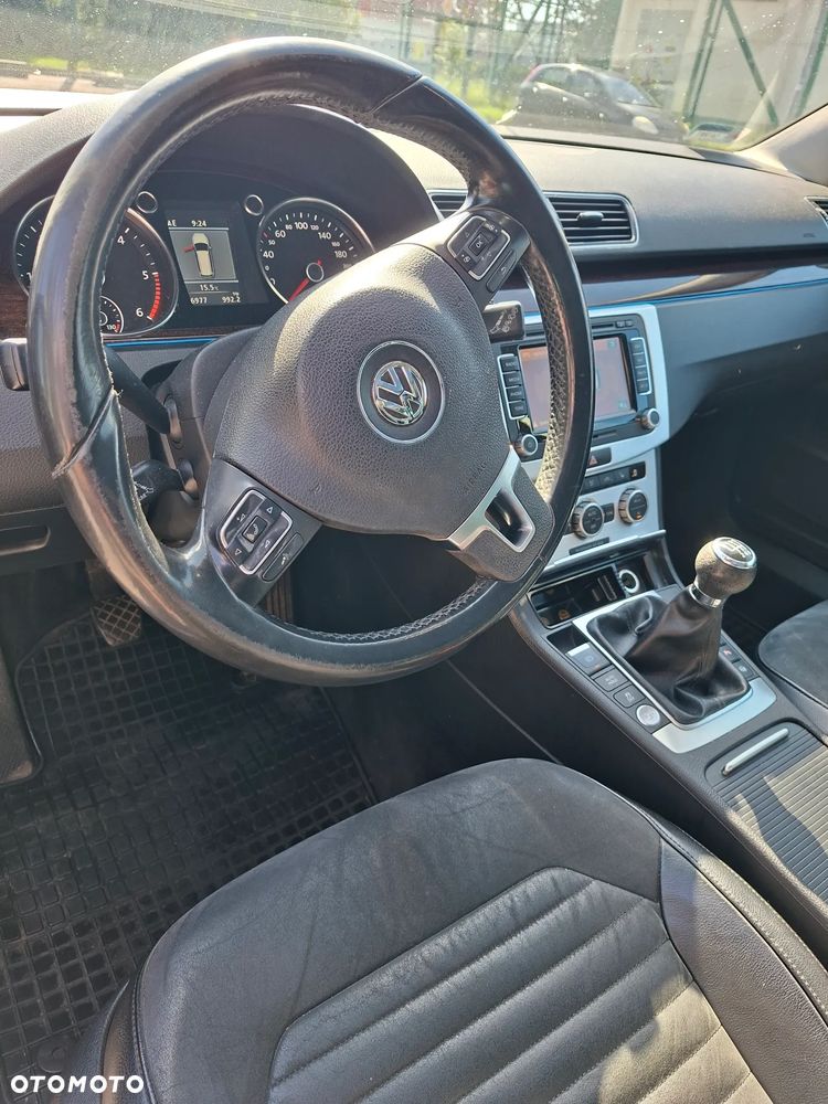 Volkswagen Passat 1.6 TDI DPF BlueMot Comfortline - 5