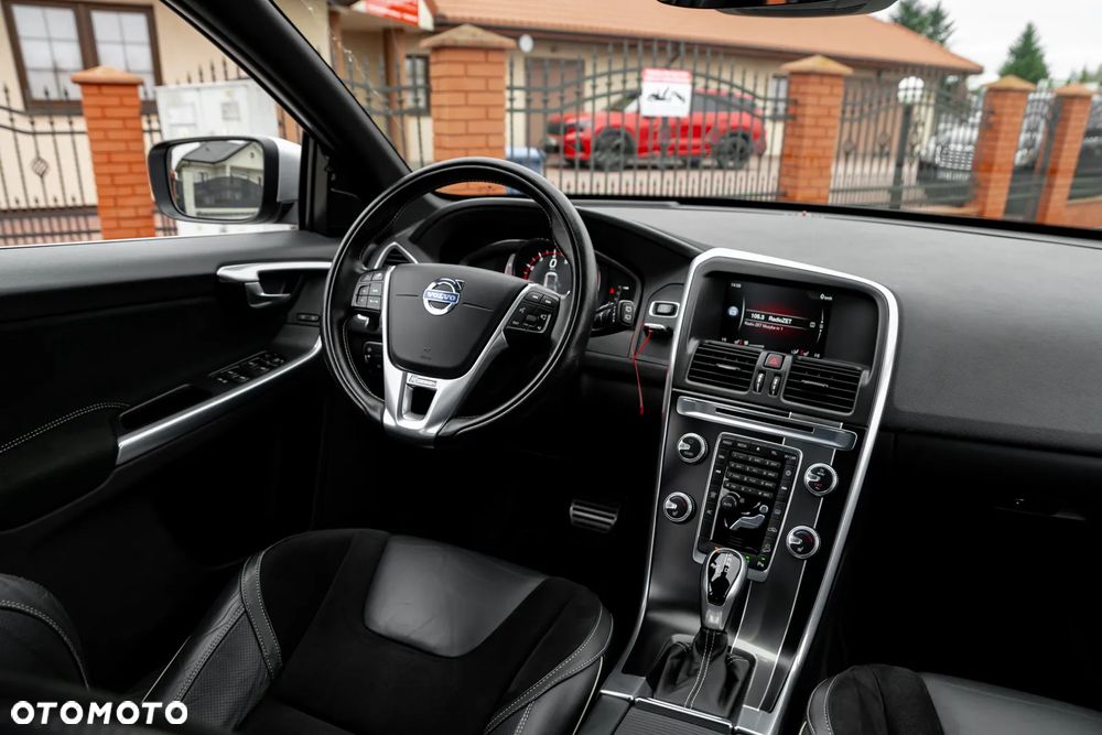 Volvo XC 60 T5 AWD R-Design Momentum EU6 - 28