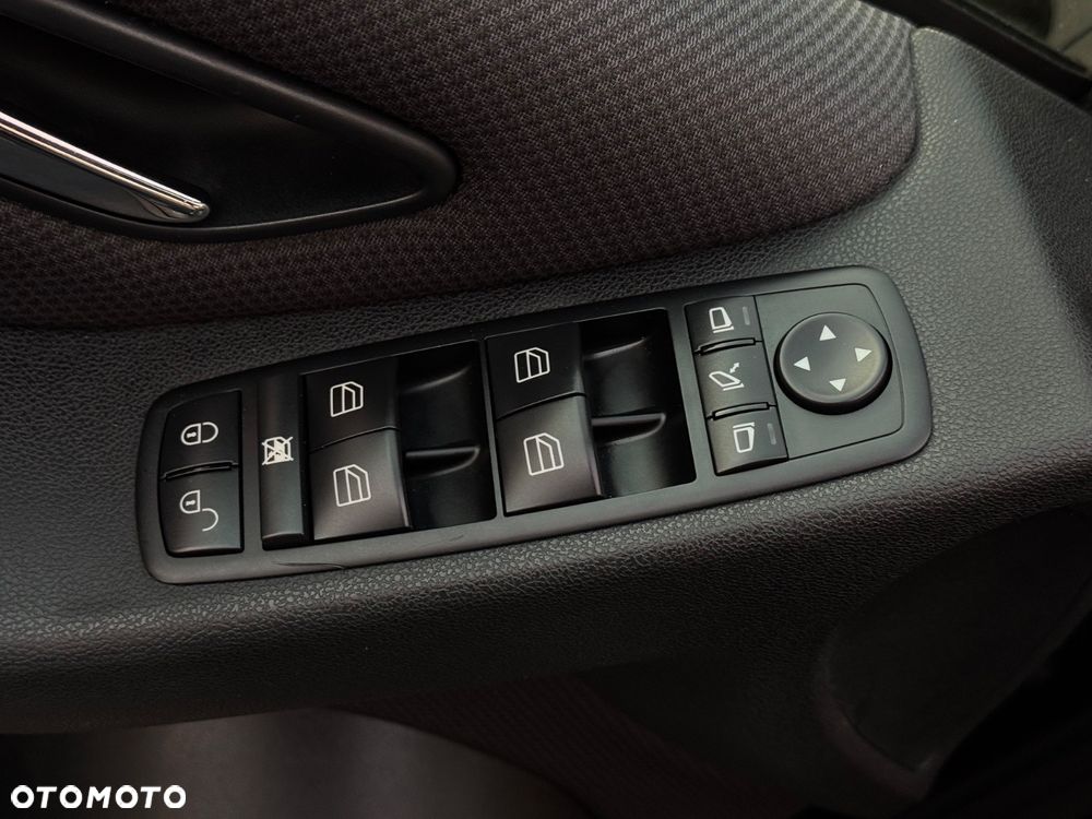 Mercedes-Benz Klasa B 180 BlueEFFICIENCY SPORT EDITION - 28