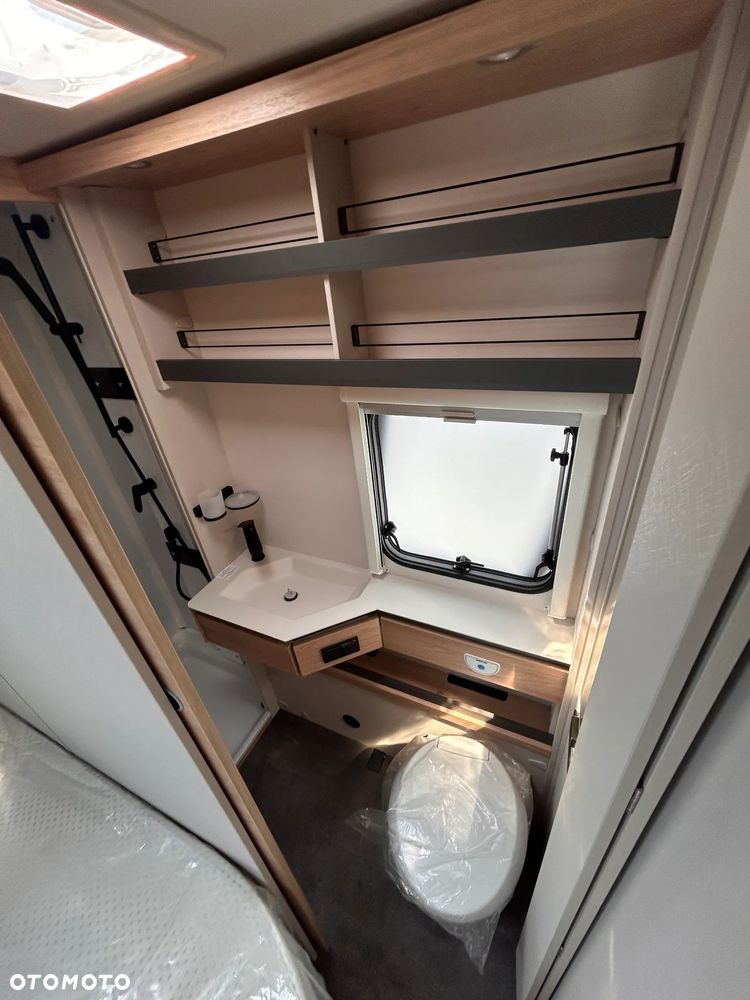 Dethleffs Camper 730 FKR - 36