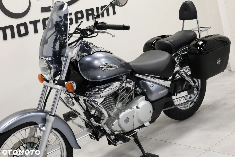 Suzuki Intruder - 11