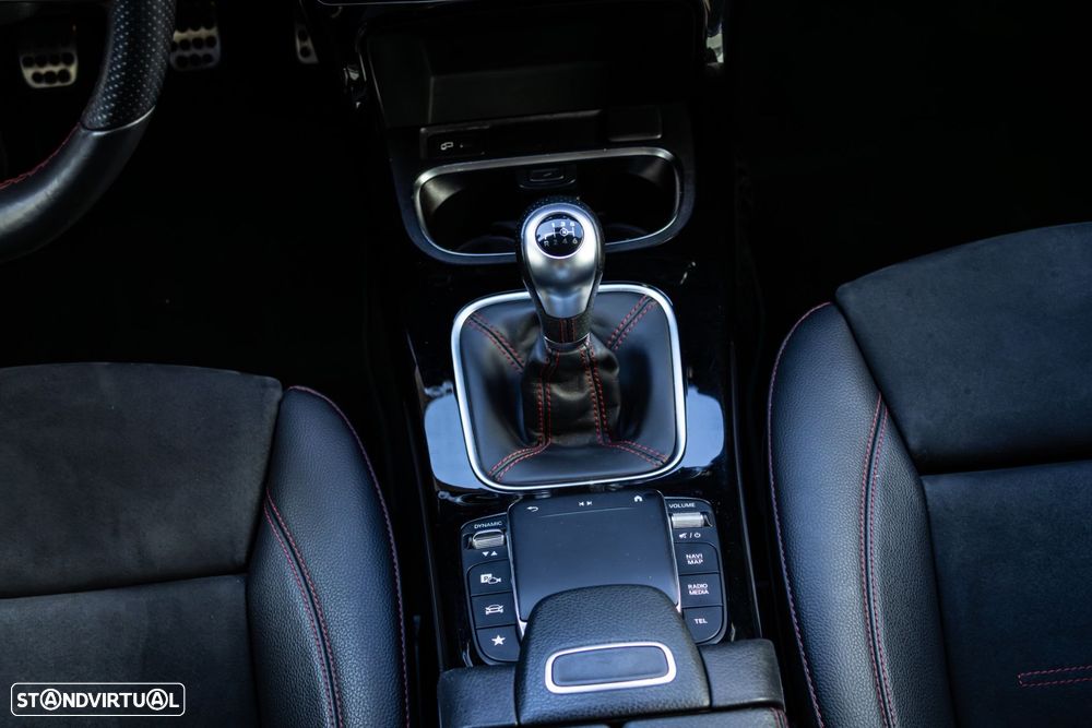 Mercedes-Benz A 180 d AMG Line - 24