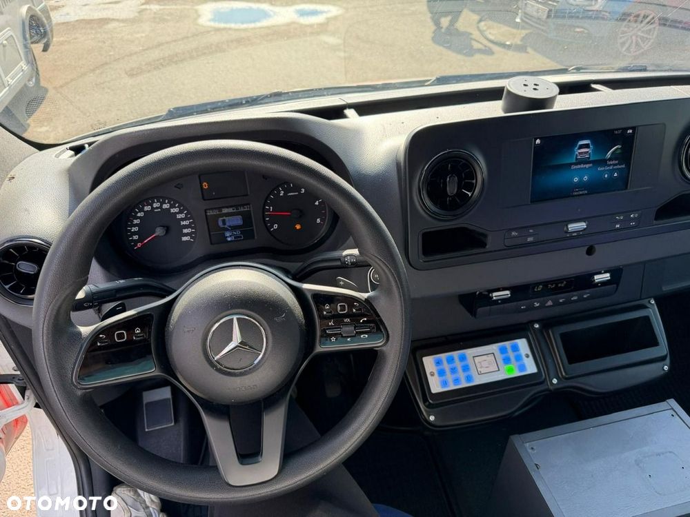 Mercedes-Benz Sprinter - 27