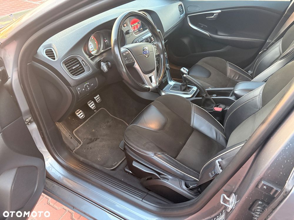 Volvo V40 D2 Drive-E R-Design Momentum - 11