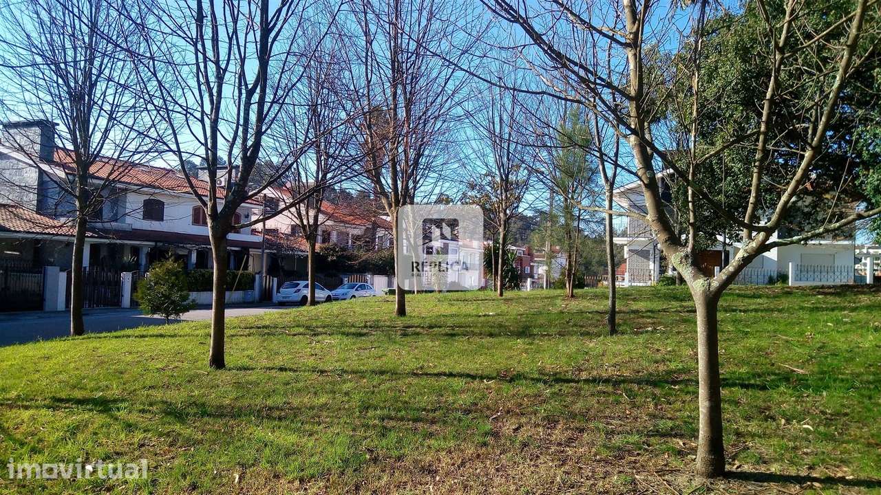 Terreno Urbano para construção de Moradia com três frentes em Pedroso – pohled 2