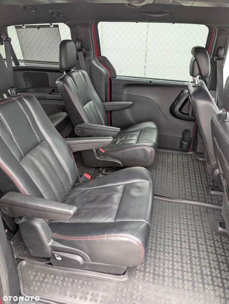 Dodge Grand Caravan 3.6 R/T - 12