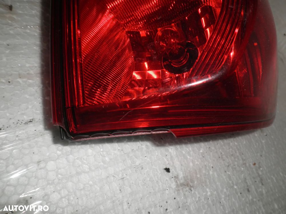 Stop stanga Nissan Navara 2018 ( cu defect - 2