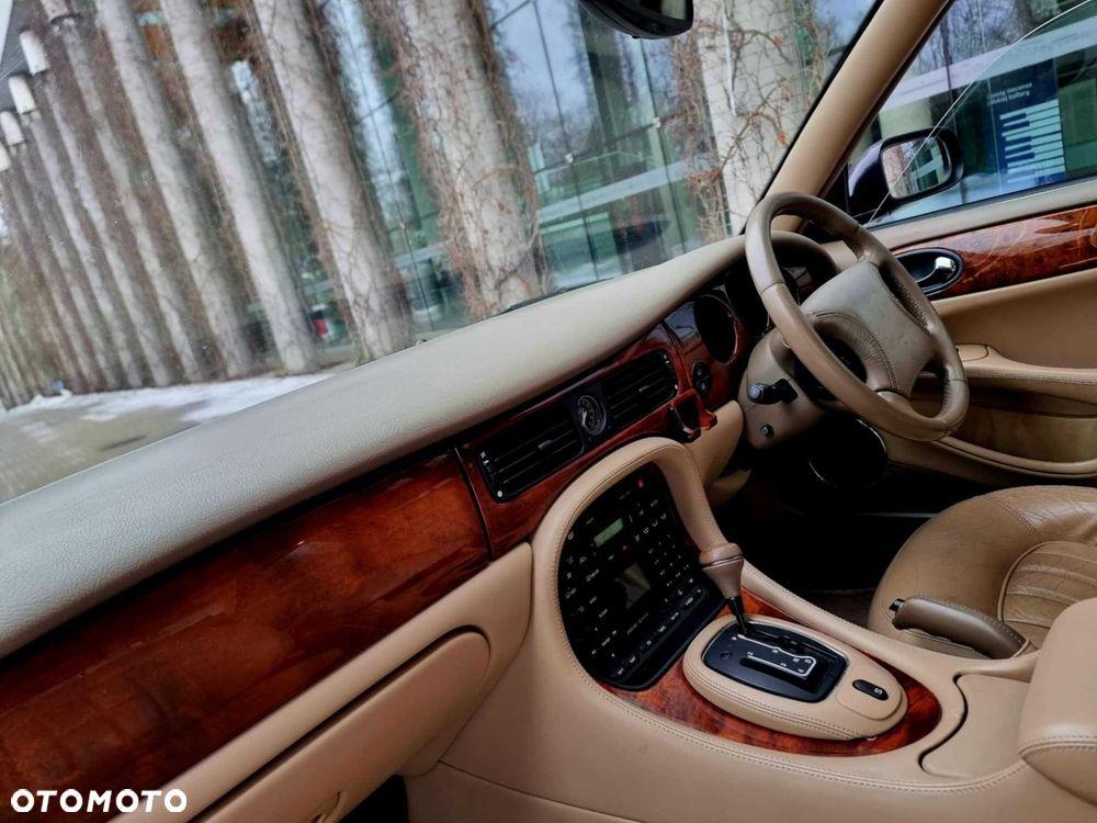 Jaguar XJ - 8