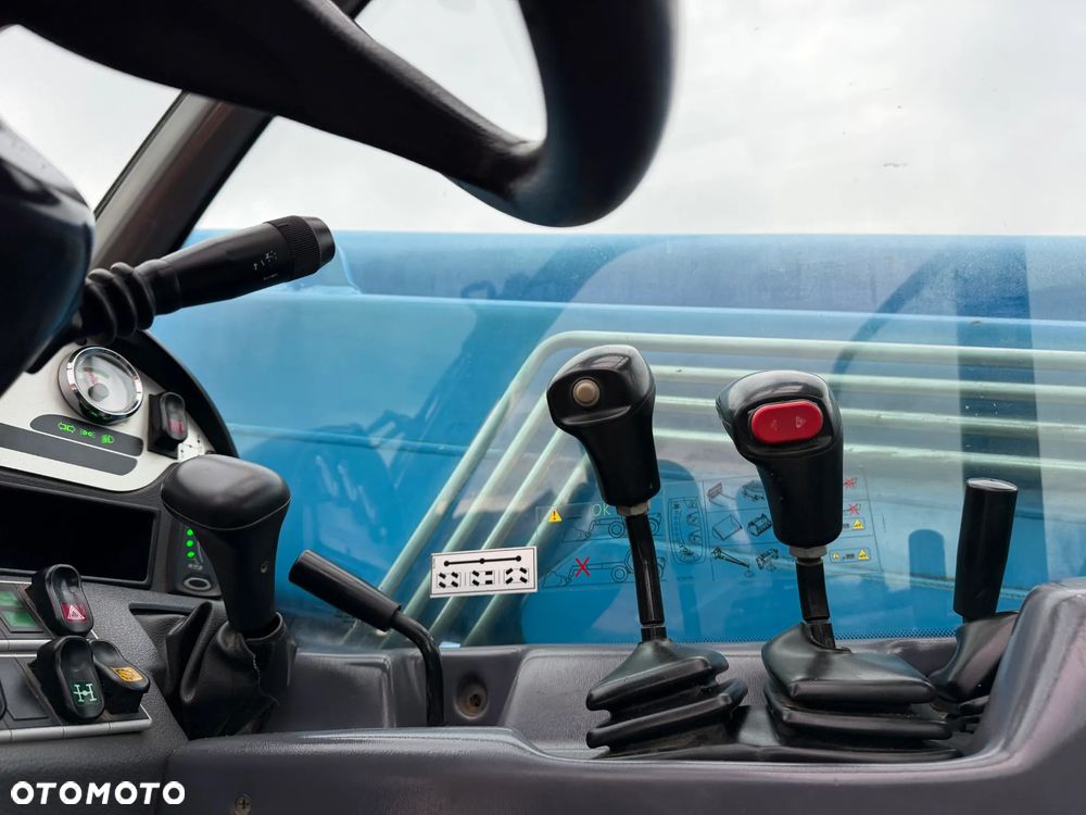 Manitou MT932 Ładowarka Teleskopowa dźwig wózek 9m. UDŹWIG 3,2 tony. Przebieg 2760 MTG jak Nowa z SALONU 2014rok z Norwegii z Gospodarstwa rolnego. Silnik PERKINS 100km. Serwisy w Dekra! Widły i łyżka. Ani deka luzu czy wycieku. OKAZJA! Jazda REWERS + 4 biegi. Skręt 3 tryby. - 25