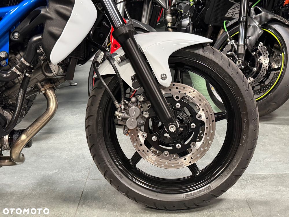 Suzuki Gladius - 8