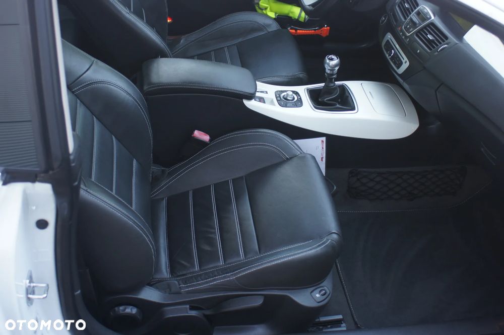Renault Laguna dCi 110 FAP Bose Edition - 28