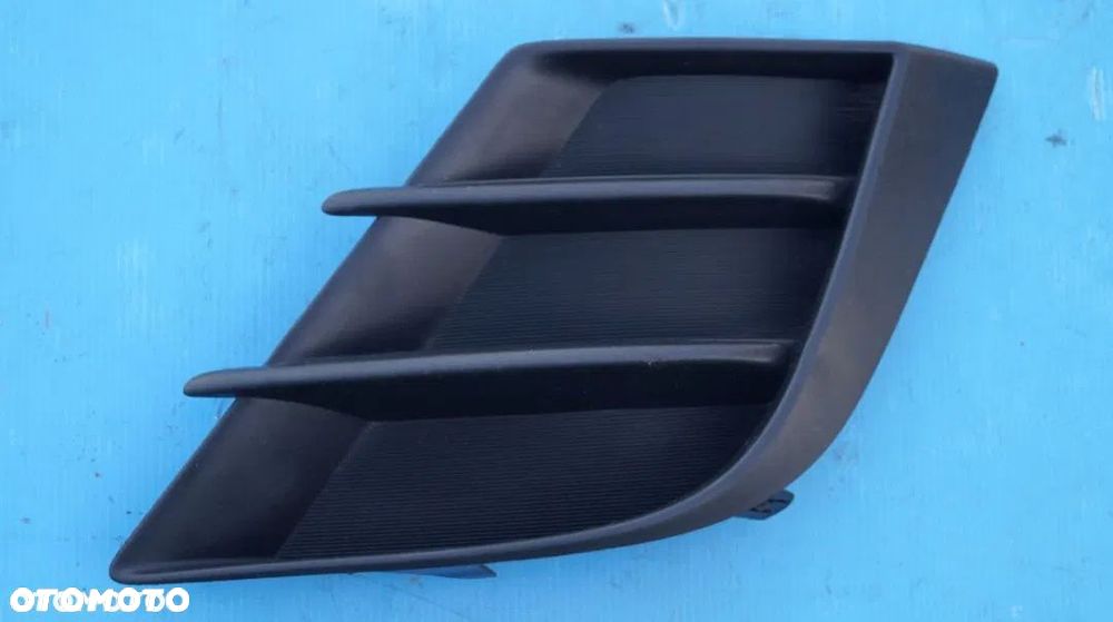 Zaślepka kratka halogenu Mazda III 09-12 - 1