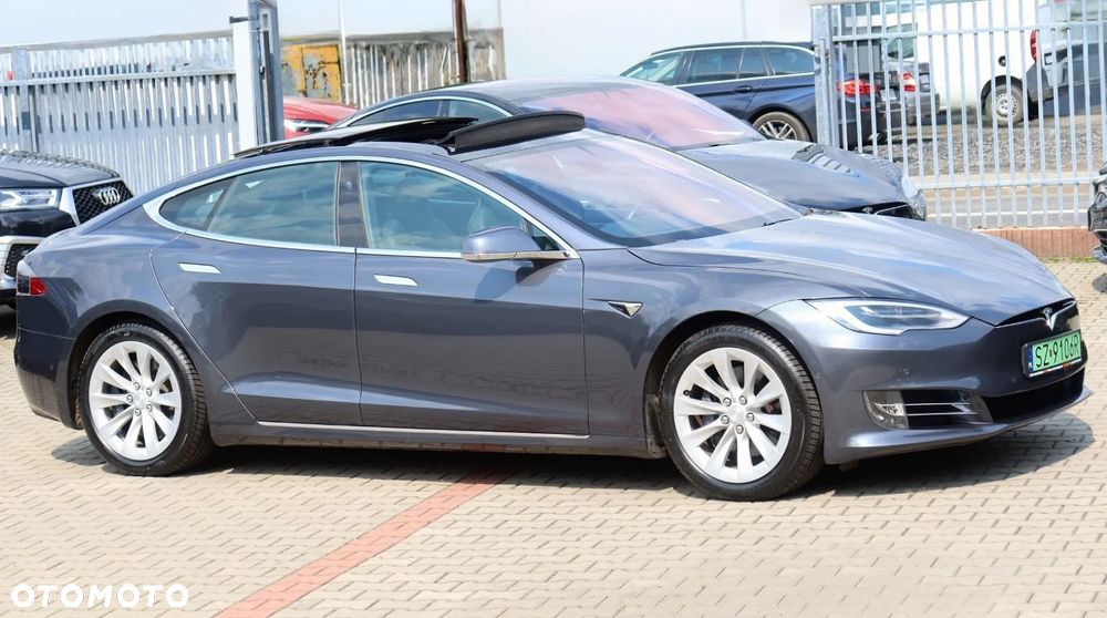 Tesla Model S - 36