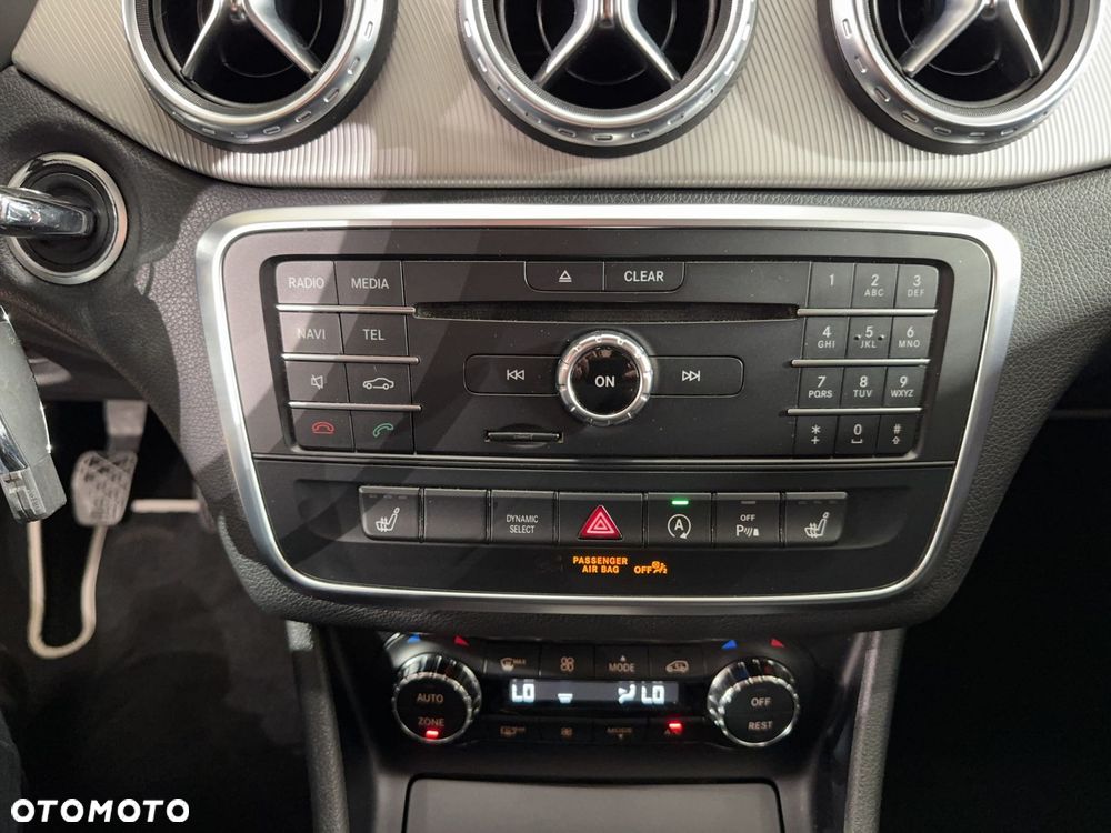 Mercedes-Benz GLA - 25