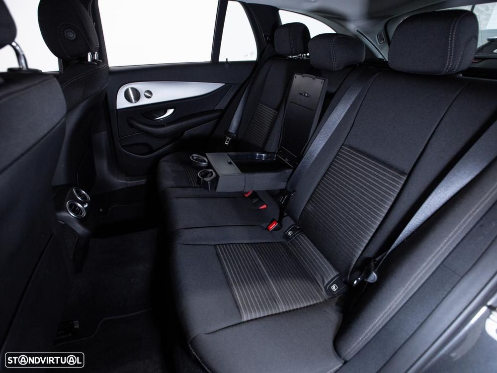 Mercedes-Benz E 300 de 9G-TRONIC - 11