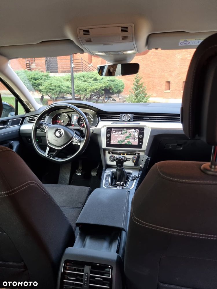 Volkswagen Passat 2.0 TDI SCR Comfortline - 8