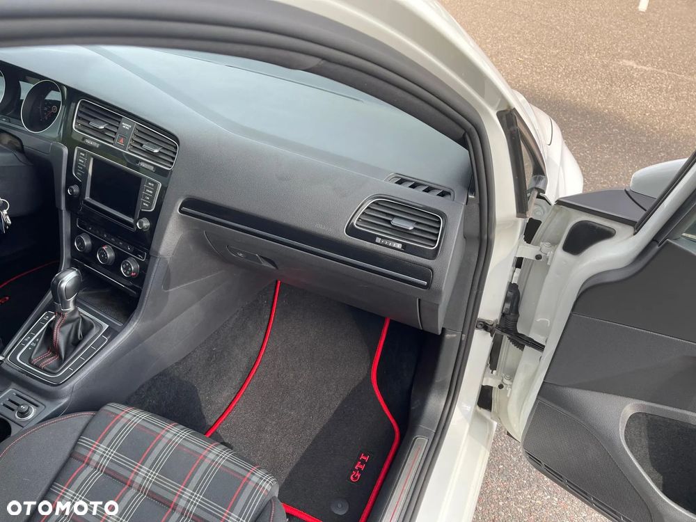 Volkswagen Golf GTI BlueMotion Technology DSG - 15