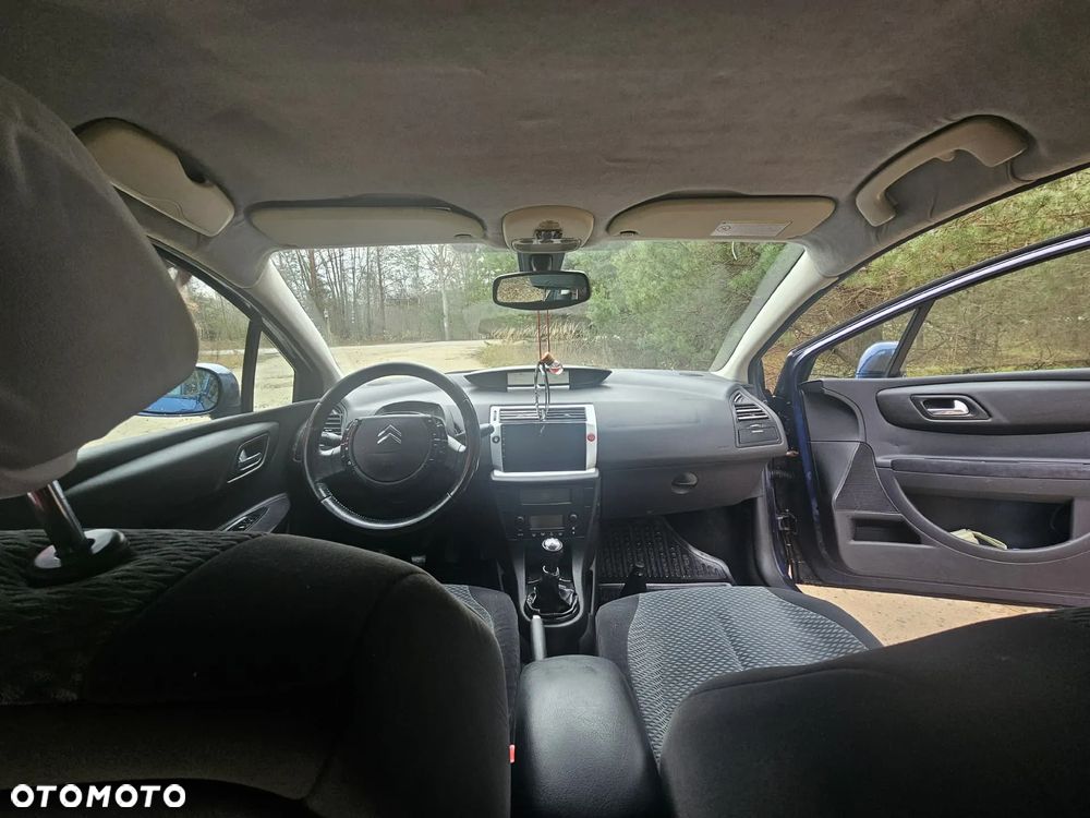Citroën C4 1.6 16V Confort - 5