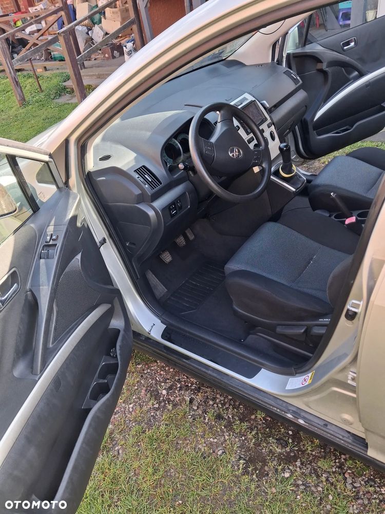 Toyota Corolla Verso - 6