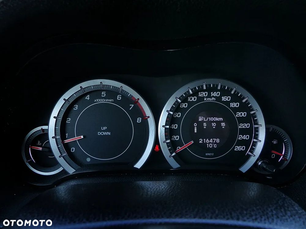 Honda Accord 2.0 Executive - 28