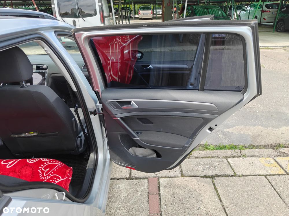 Volkswagen Golf - 10