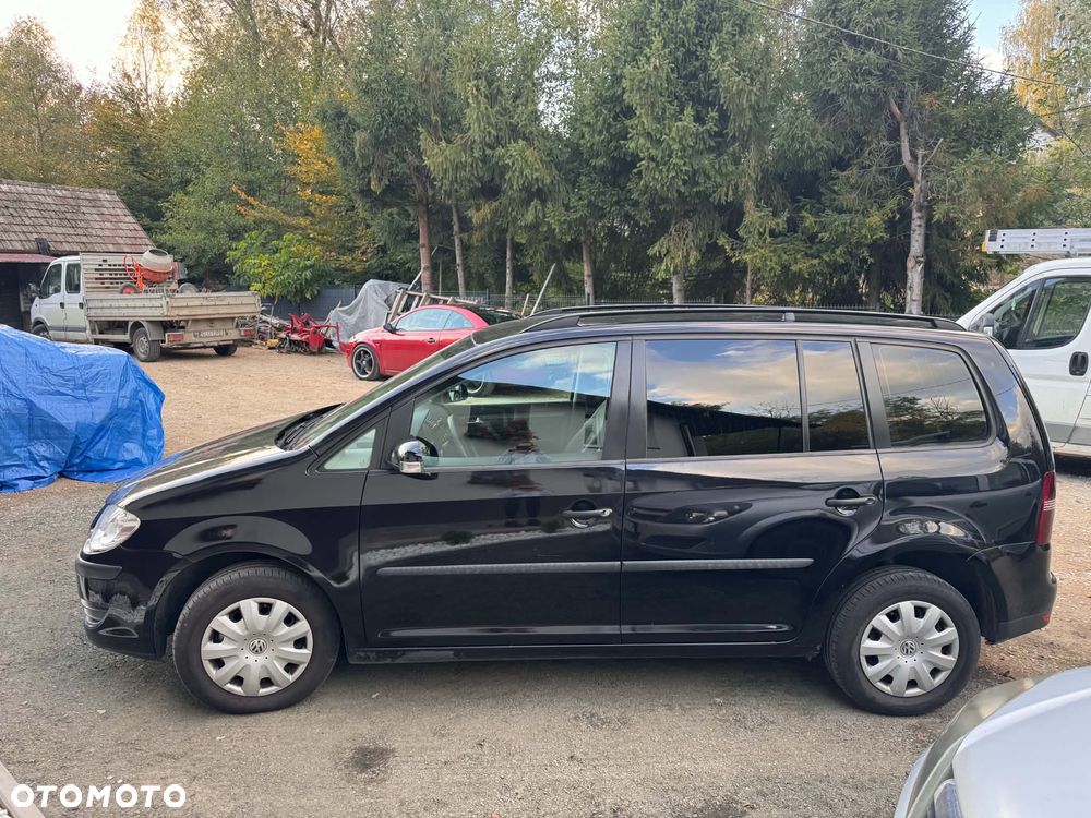Volkswagen Touran - 4