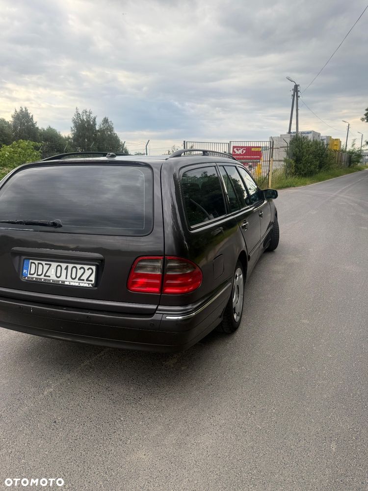 Mercedes-Benz Klasa E 320 T CDI Avantgarde - 3