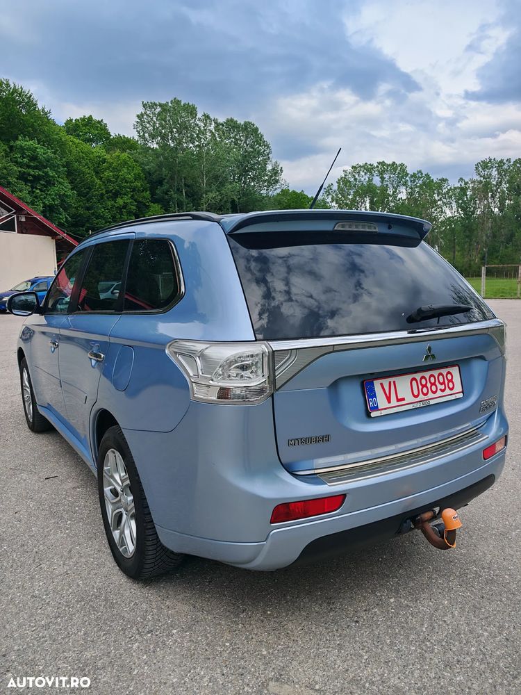 Mitsubishi Outlander - 6