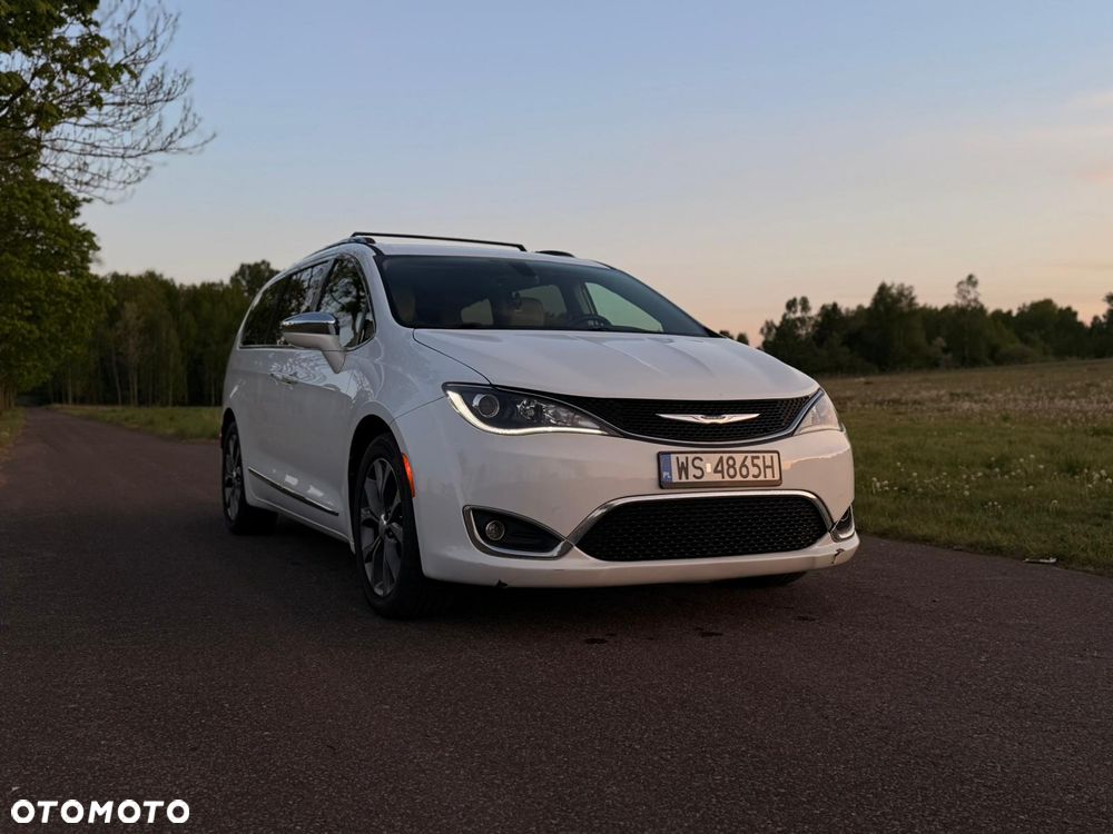 Chrysler Pacifica - 2