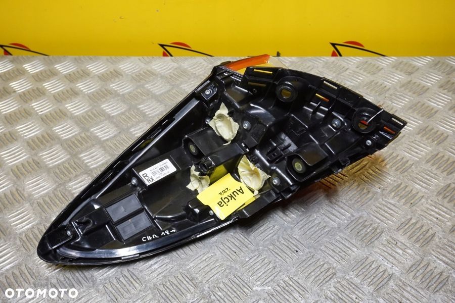 TOYOTA C-HR 2018 2019 2020 - LAMPA TYŁ PRAWA TYLNA USA - 9