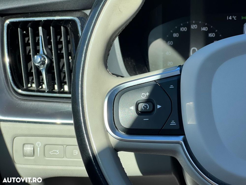 Volvo XC 60 T6 AWD AT PHEV Plus Bright - 9