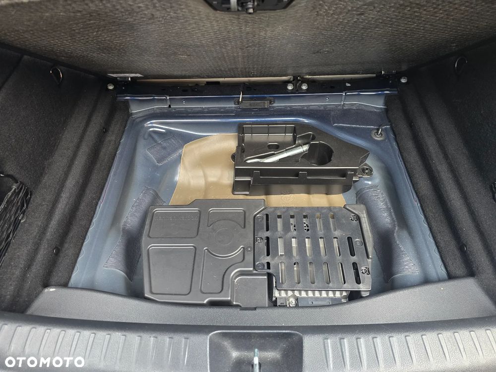 Mercedes-Benz GLA 250 4Matic 7G-DCT - 20