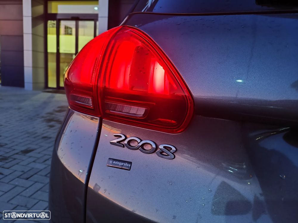 Peugeot 2008 1.2 PureTech Allure EAT6 - 7