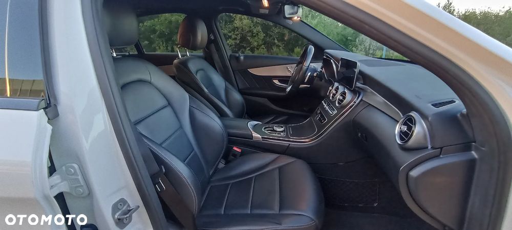 Mercedes-Benz Klasa C 300 T 9G-TRONIC AMG Line - 11